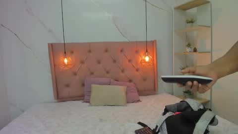 Snapshot of belle_brunette chatting on 14, 12, 2025 belle online show from 14, 12, 2025