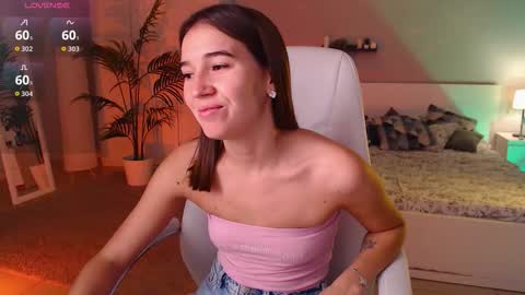 Snapshot of bellla_haddid chatting on 10, 9, 2025 Bella online show from 10, 9, 2025