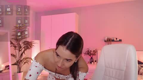 Snapshot of bellla_haddid chatting on 23, 9, 2025 Bella online show from 23, 9, 2025