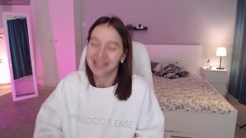 Snapshot of bellla_haddid chatting on 27, 9, 2025 Bella online show from 27, 9, 2025
