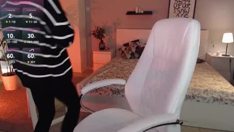 Snapshot of bellla_haddid chatting on 21, 10, 2025 Bella online show from 21, 10, 2025