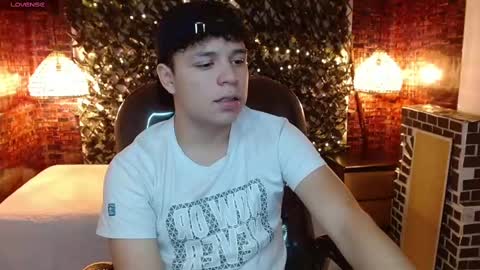 Snapshot of benjamintwink1 chatting on 19, 12, 2024 BENJAMIN online show from 19, 12, 2024