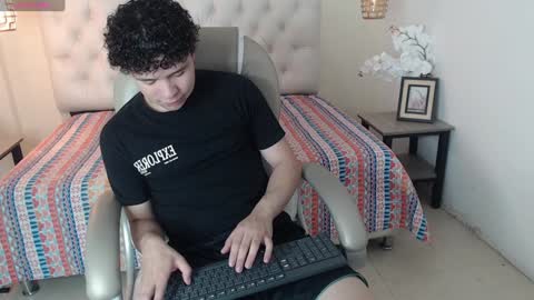Snapshot of benjamintwink1 chatting on 2, 2, 2025 BENJAMIN online show from 2, 2, 2025