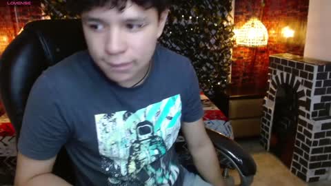 Snapshot of benjamintwink1 chatting on 4, 2, 2025 BENJAMIN online show from 4, 2, 2025