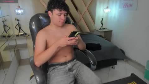 Snapshot of benjamintwink1 chatting on 22, 10, 2025 BENJAMIN online show from 22, 10, 2025