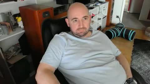 Snapshot of bennn54 chatting on 20, 12, 2025 Ben online show from 20, 12, 2025