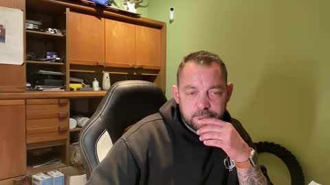 Snapshot of benochau chatting on 2, 4, 2026 benochau online show from 2, 4, 2026