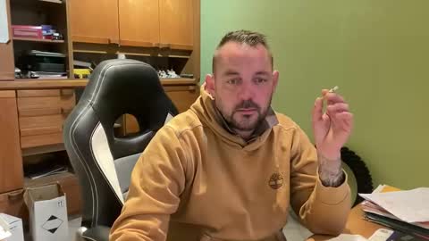 Snapshot of benochau chatting on 23, 4, 2026 benochau online show from 23, 4, 2026