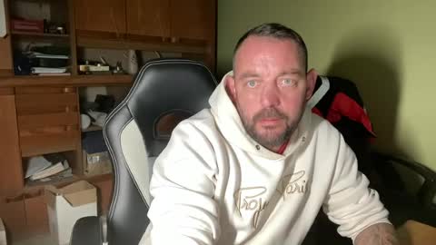 Snapshot of benochau chatting on 2, 8, 2026 benochau online show from 2, 8, 2026