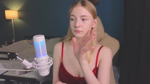 Snapshot of benty_bunny chatting on 5, 2, 2025 Alice online show from 5, 2, 2025