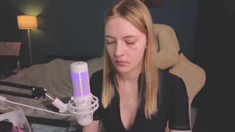 Snapshot of benty_bunny chatting on 25, 2, 2025 Alice online show from 25, 2, 2025