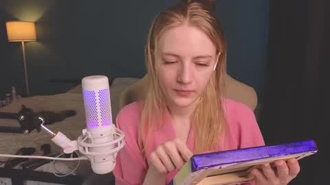 Snapshot of benty_bunny chatting on 8, 3, 2025 Alice online show from 8, 3, 2025