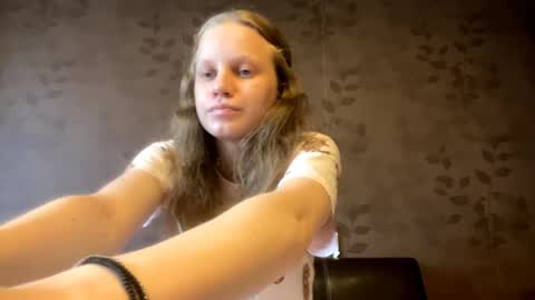 Snapshot of berniecemontell chatting on 28, 9, 2025 Sophia online show from 28, 9, 2025