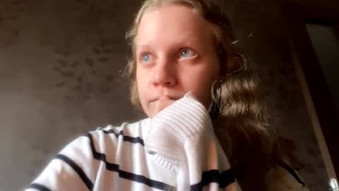 Snapshot of berniecemontell chatting on 9, 10, 2025 Sophia online show from 9, 10, 2025