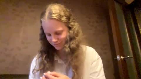 Snapshot of berniecemontell chatting on 10, 10, 2025 Sophia online show from 10, 10, 2025