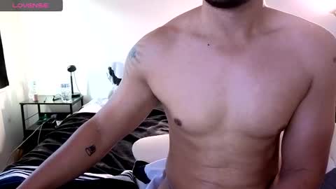 Snapshot of berriess_ chatting on 18, 10, 2025 berriess_ online show from 18, 10, 2025