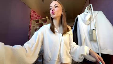 Snapshot of berry_buns chatting on 6, 10, 2025 Sofia online show from 6, 10, 2025