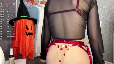 Snapshot of berry_buns chatting on 28, 10, 2025 Sofia online show from 28, 10, 2025