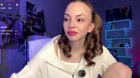 Snapshot of berry_buns chatting on 12, 11, 2025 Sofia online show from 12, 11, 2025