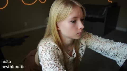 Chloe Next stream on Friday online show from 21, 2, 2025