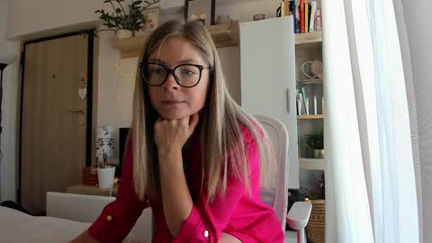 Vicky   online show from 14, 10, 2025