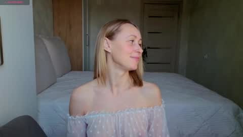 Snapshot of bestgirls2021 chatting on 7, 4, 2026 Hellen and Natali online show from 7, 4, 2026