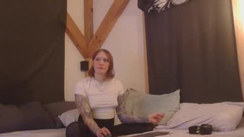 Snapshot of betsybradcock chatting on 18, 12, 2025 Betsy online show from 18, 12, 2025
