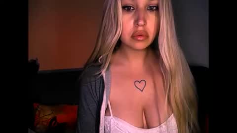 Snapshot of better_than_your_exxx chatting on 12, 9, 2025 Daniela online show from 12, 9, 2025