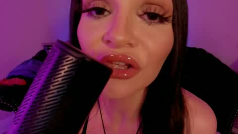 NatashaxoBangs online show from 3, 3, 2025