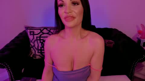 NatashaxoBangs online show from 3, 3, 2025