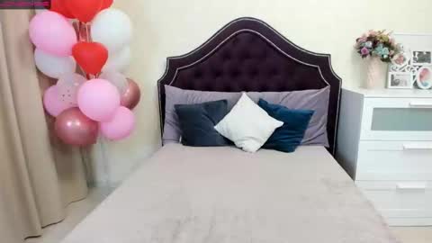 Mila Sweet online show from 18, 2, 2025