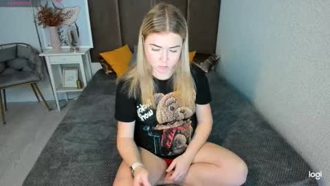 Snapshot of bettyurbane chatting on 14, 11, 2025 Mila Sweet online show from 14, 11, 2025