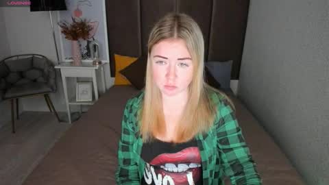 Snapshot of bettyurbane chatting on 24, 11, 2025 Mila Sweet online show from 24, 11, 2025