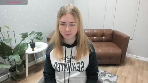 Snapshot of bettyurbane chatting on 26, 11, 2025 Mila Sweet online show from 26, 11, 2025