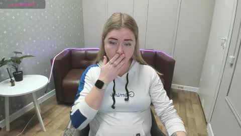 Snapshot of bettyurbane chatting on 15, 12, 2025 Mila Sweet online show from 15, 12, 2025