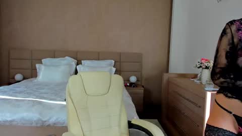 Snapshot of beverly_west chatting on 17, 1, 2025 Beverly West online show from 17, 1, 2025