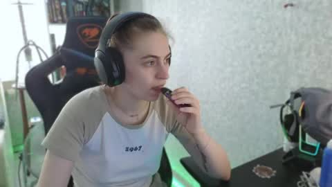 beverly_yay online show from 27, 5, 2026