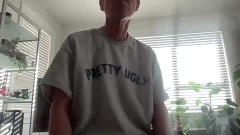 Snapshot of bgrade chatting on 11, 9, 2025 bgrade online show from 11, 9, 2025