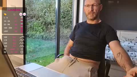 Snapshot of bi_french69 chatting on 17, 11, 2025 My name is David and if you like public exhibitions you wont be disappointed with me LoL - My favorite vibes is 44 online show from 17, 11, 2025