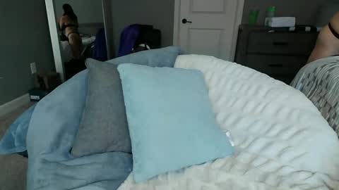 Snapshot of bi_sexualmilf chatting on 2, 12, 2024 Bi sexualmilf Fansly online show from 2, 12, 2024