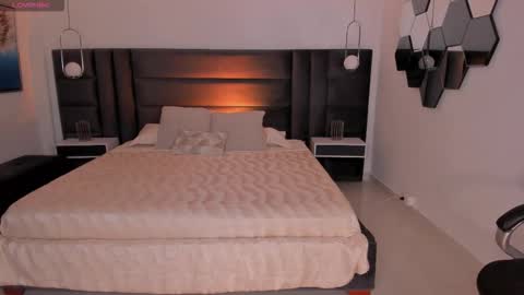 Bianca Pierce online show from 24, 9, 2025