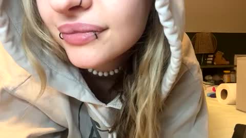 Snapshot of bibaby_ellie_ chatting on 8, 3, 2026 Ellie online show from 8, 3, 2026