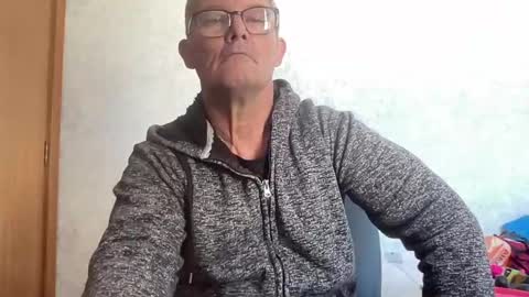 Snapshot of bigballnz chatting on 2, 2, 2025 mark online show from 2, 2, 2025