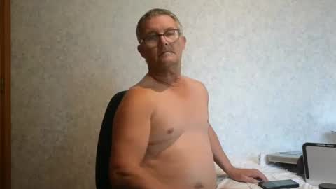 Snapshot of bigballnz chatting on 3, 3, 2025 mark online show from 3, 3, 2025