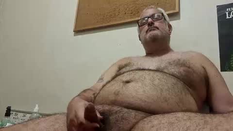 Snapshot of bigbearhector chatting on 9, 4, 2026 BigBearXXX online show from 9, 4, 2026