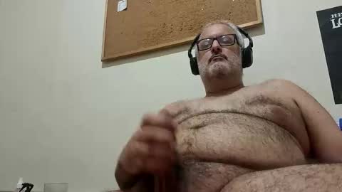 Snapshot of bigbearhector chatting on 12, 4, 2026 BigBearXXX online show from 12, 4, 2026