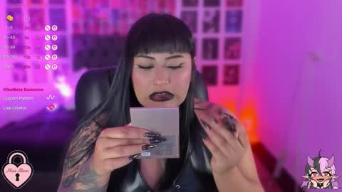 Snapshot of bigboobs_cloe chatting on 17, 10, 2025 bigboobs cloe online show from 17, 10, 2025