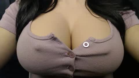 Snapshot of bigboobs_ivy chatting on 3, 10, 2025 Ivy online show from 3, 10, 2025
