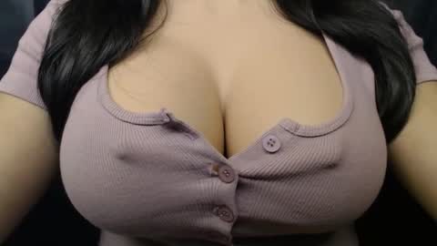 Snapshot of bigboobs_ivy chatting on 6, 10, 2025 Ivy online show from 6, 10, 2025