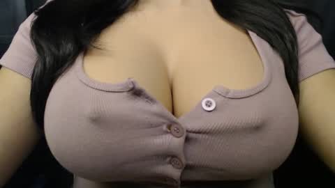 Snapshot of bigboobs_ivy chatting on 8, 10, 2025 Ivy online show from 8, 10, 2025